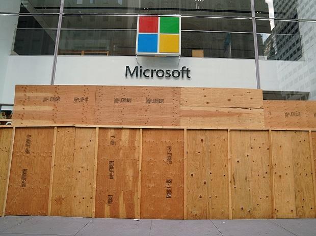 Microsoft warns customers against new China cyber attack on exchange email